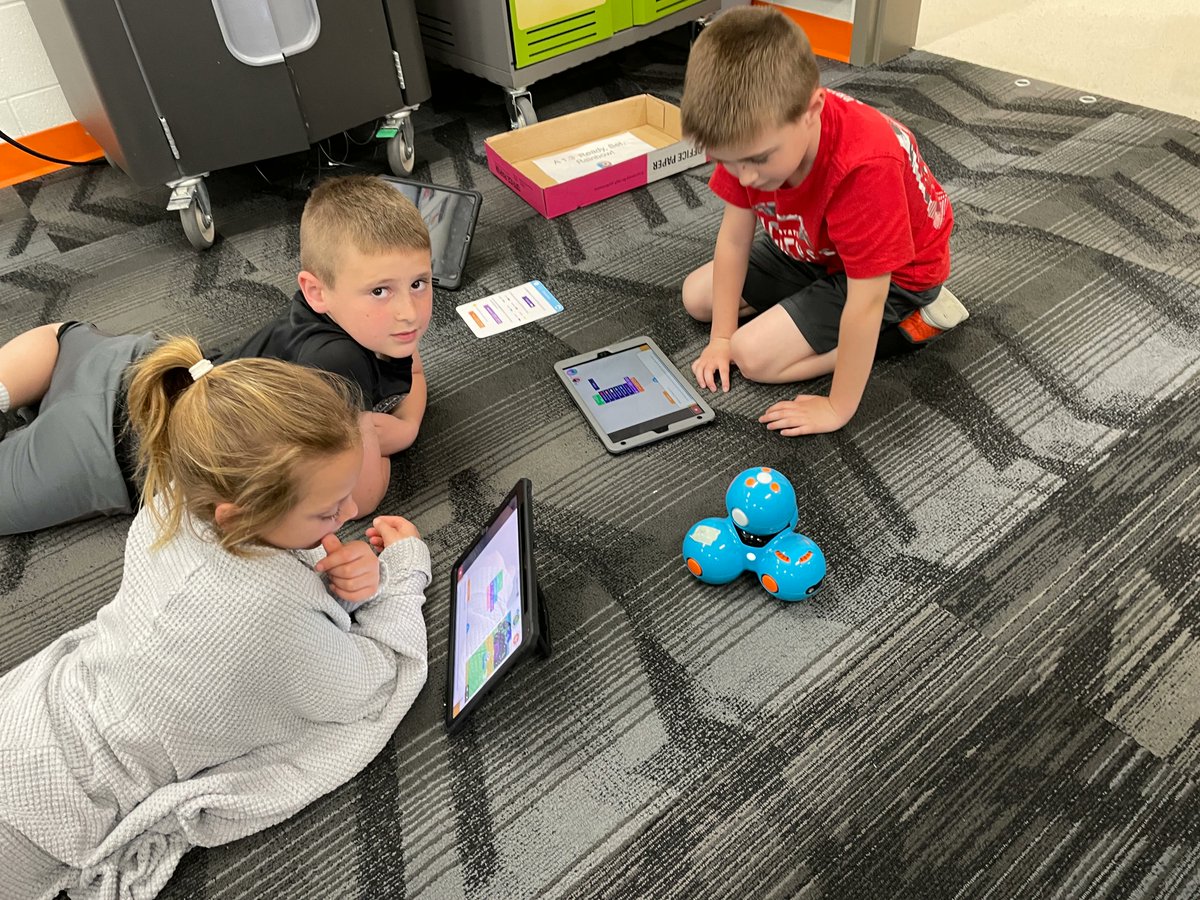 LC_Tigers's tweet photo. Great opportunities this week for our 2nd graders as they worked together to code Dash and Dot robots in the Stem Lab. They put their problem solving, cooperation and coding skills to work! #lcstem #positivelylc https://t.co/9LSmXTPoni