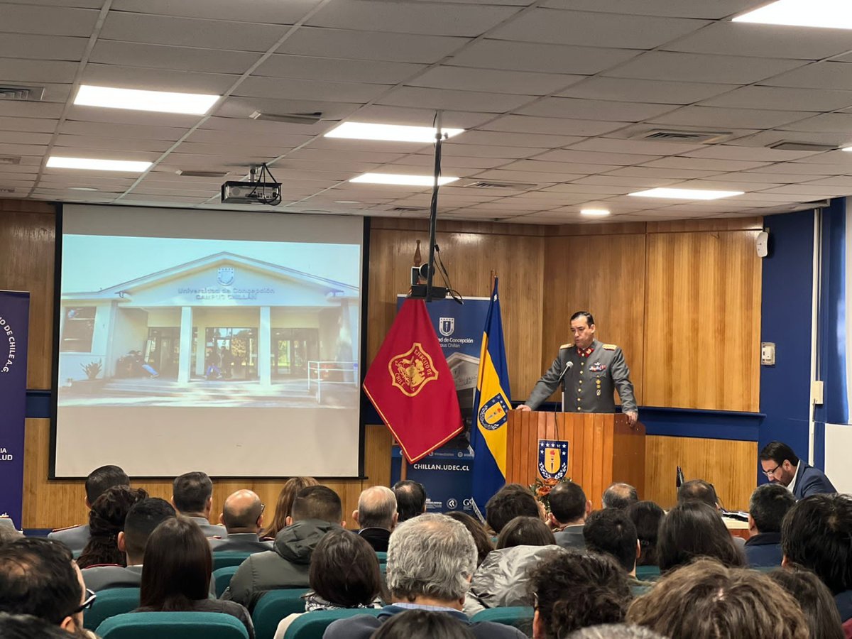 colmevetchile's tweet photo. Todo un éxito ha resultado el II Seminario de Salud Pública Veterinaria, organizado por @Ejercito_Chile y @udeconcepcion , y en el cual, #ColmevetÑuble participó junto con @ispch , @opsomschile , @sagchile  y @ACHIPIA  , todos presentes bajo la mirada conjunta de #UnaSalud. https://t.co/BA0g6Fag4M
