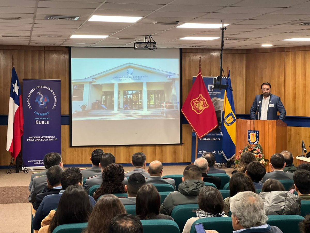 colmevetchile's tweet photo. Todo un éxito ha resultado el II Seminario de Salud Pública Veterinaria, organizado por @Ejercito_Chile y @udeconcepcion , y en el cual, #ColmevetÑuble participó junto con @ispch , @opsomschile , @sagchile  y @ACHIPIA  , todos presentes bajo la mirada conjunta de #UnaSalud. https://t.co/BA0g6Fag4M