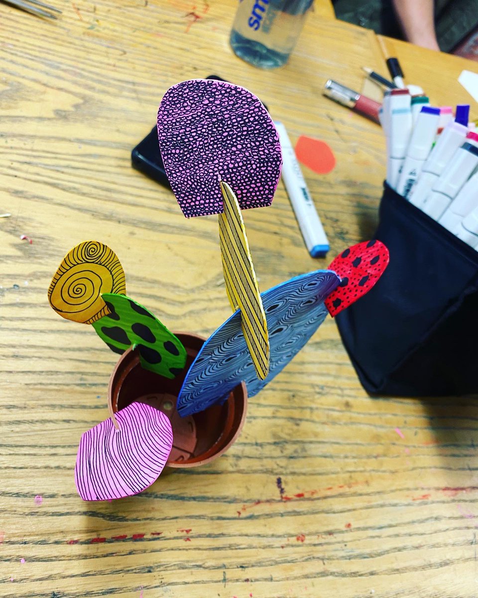 Jamila_Artist's tweet photo. Card #cactus pieces created at my HEP (Health Equalities Programme) for @DesignsInMind 

#art #artist #work #designsinmind #mentalhealthawareness #artsforhealth #create #draw #card #plant #sculpture #handmade https://t.co/Fq0DBtgt7X