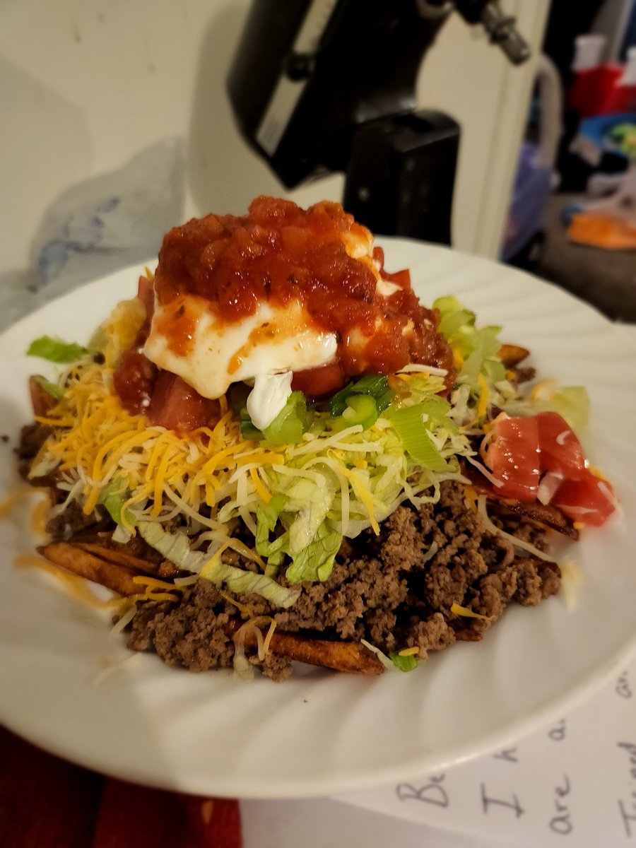 Moomoo424's tweet photo. When you have time to create food you like Taco fries. Fries were made from scratch thanks to my son Jay for his cutting skills #Icooktoo #lol https://t.co/TCQWmdHBsW