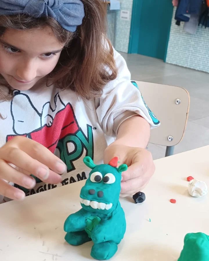 epiasabadell's tweet photo. ART I LLETRES
Els nens i nenes de 2n hem celebrat la setmana de Sant Jordi tot gaudint de l'art i l'escriptura; hem modelat un drac amb plastilina i entre tota la classe hem escrit i il·lustrat un conte, que vam presentar a la resta de companys/es del Cicle.
#2NPRIPIASABADELL https://t.co/IEBHGDhGwG