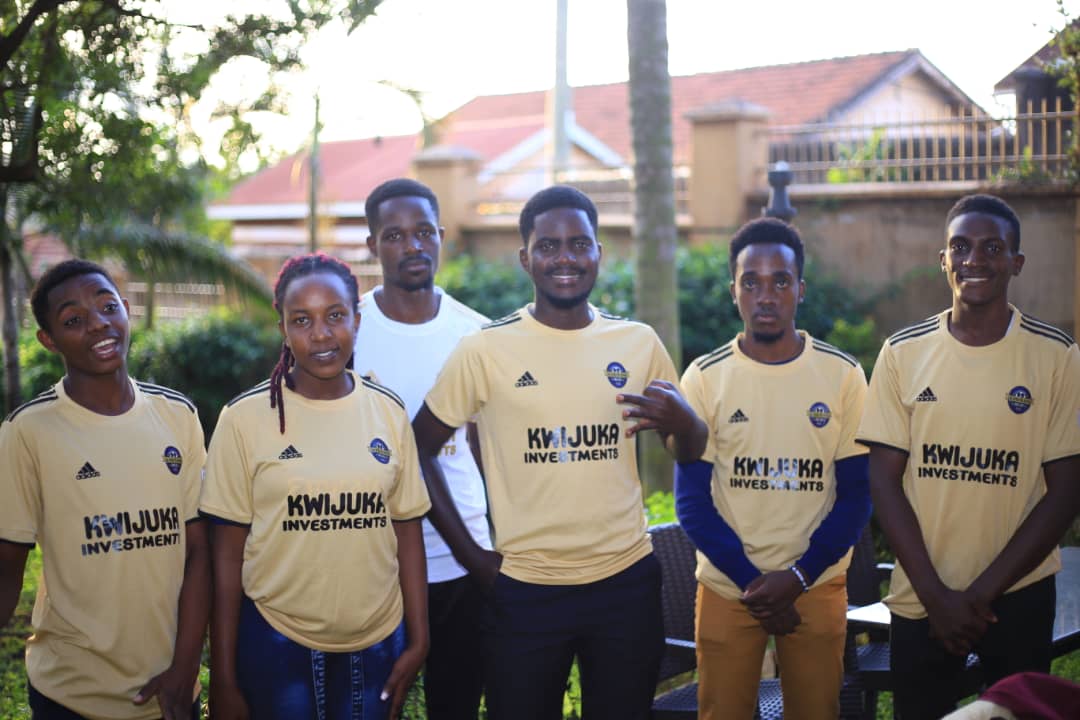 elitesK15's tweet photo. We shall don in Gold and Black for this #Kisobaleague #SNII. Appreciation to Kwimuka Investments. Just feel the Elitesness in it🤸💯 https://t.co/Sr2WTJkFVq