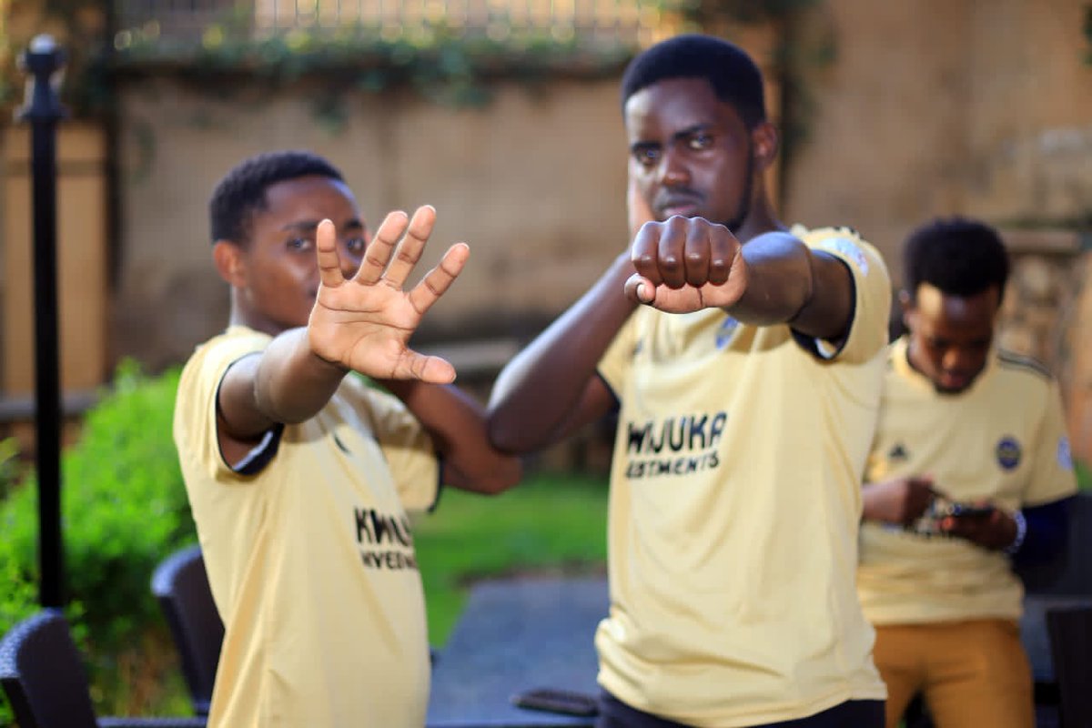 elitesK15's tweet photo. We shall don in Gold and Black for this #Kisobaleague #SNII. Appreciation to Kwimuka Investments. Just feel the Elitesness in it🤸💯 https://t.co/Sr2WTJkFVq