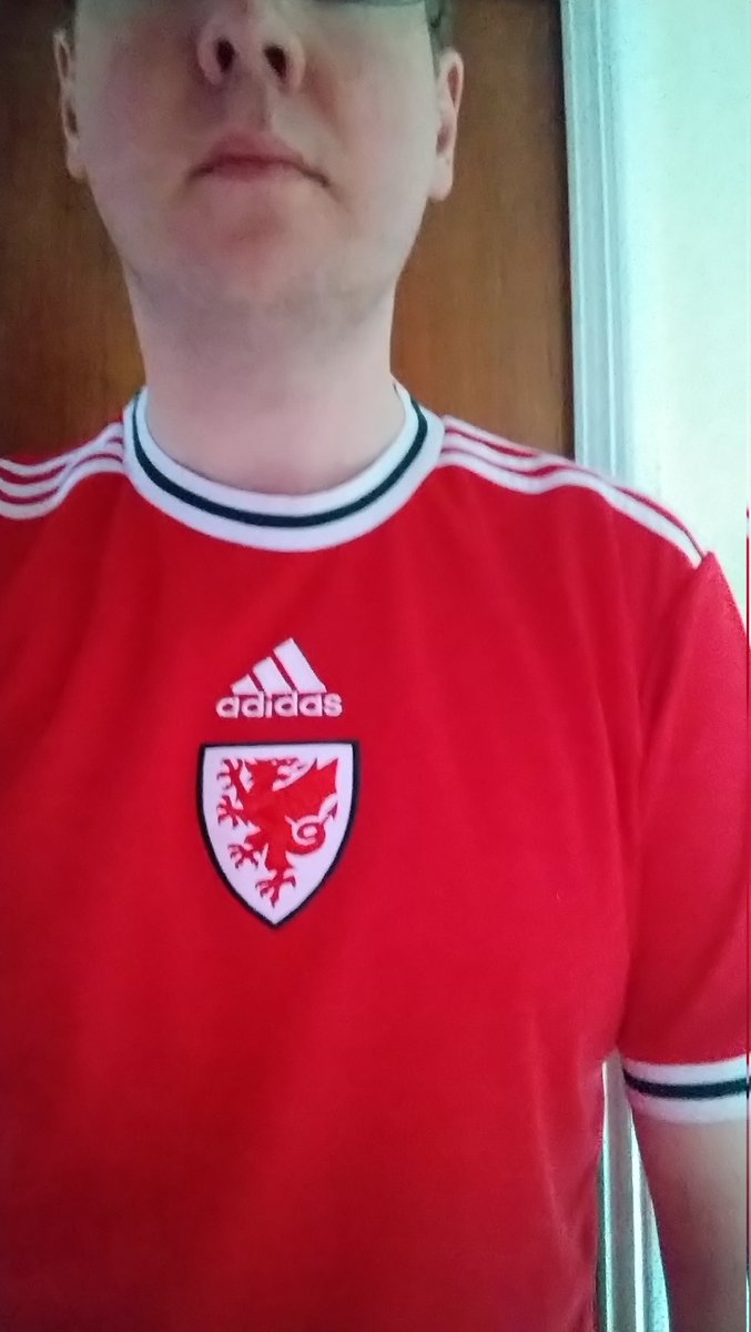 @fsfcUK @Official_NCFC @magpies_history @joao_beth @notts_stats @sweden_football @kitforbrains @caboodle68 @TheShirtUnion @BobbyMooreFund @Al_Shaw_Shirts Rocking my @Cymru women's shirt that finally fits me properly
#FootballShirtFriday #wearsharedonate