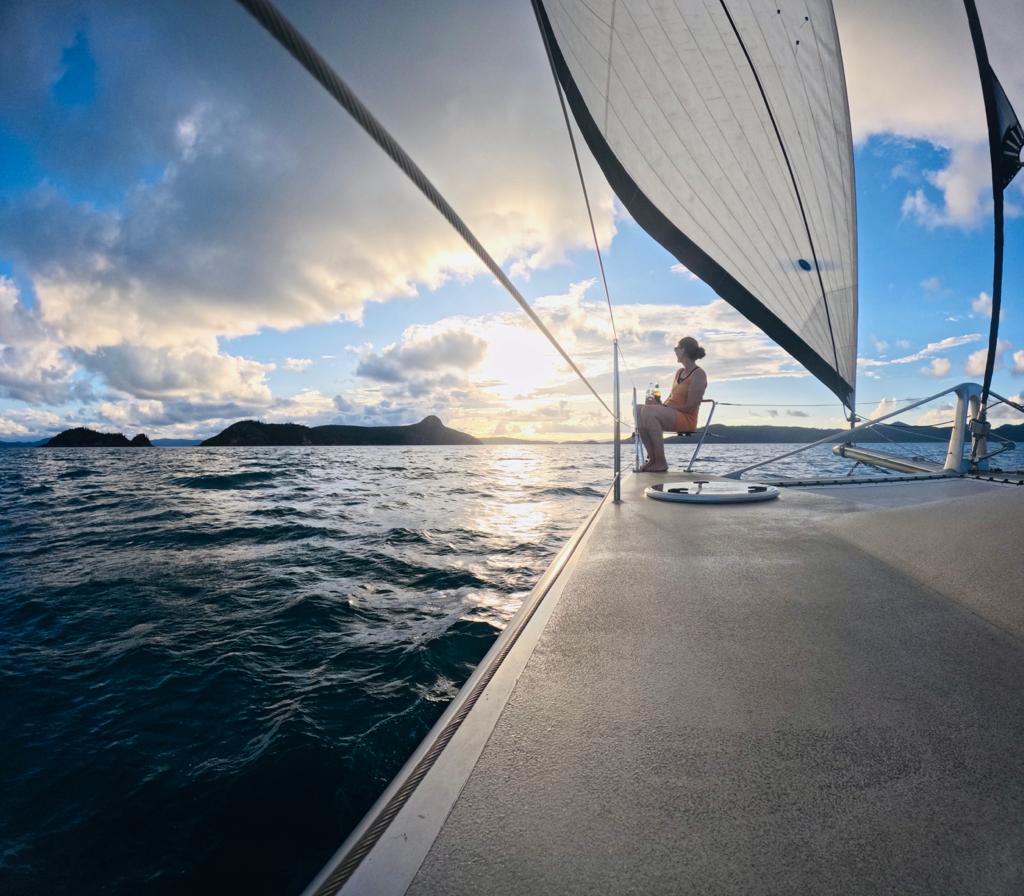 ThousandMilesUs's tweet photo. @travelblogjamie @SashaEats Hamilton Island 💕
#sunset #cruise https://t.co/t5XG9q1UIx