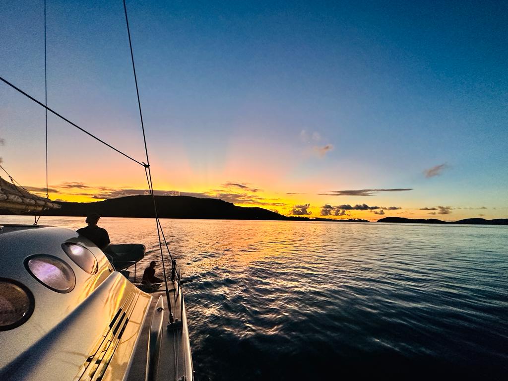 ThousandMilesUs's tweet photo. @travelblogjamie @SashaEats Hamilton Island 💕
#sunset #cruise https://t.co/t5XG9q1UIx