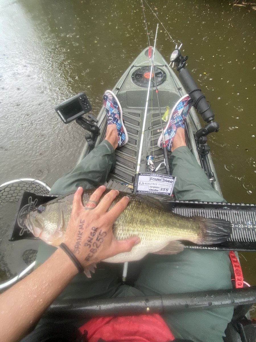 Nauti_Fish's tweet photo. Solid week! 

Landed 22, 21.75, 19.75, 19.75, 19.5 inch Virginia bass.

These top 5 currently got me sitting in 1st for Fast Cast Baits tournament &amp; 3rd for KBF. Still trying to find those two other upgrades I need. But it’s been a grind. 

#NautuFish #Bass #Fishing #Kayaking https://t.co/RpjVksXRCK