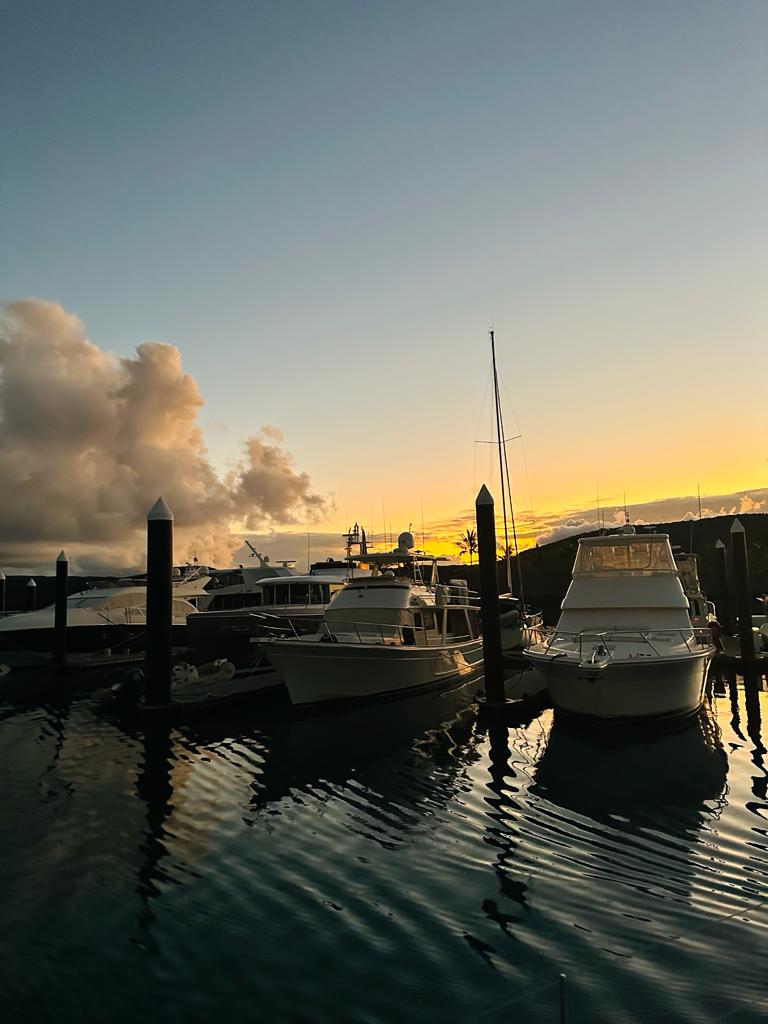 ThousandMilesUs's tweet photo. @travelblogjamie @SashaEats Hamilton Island 💕
#sunset #cruise https://t.co/t5XG9q1UIx