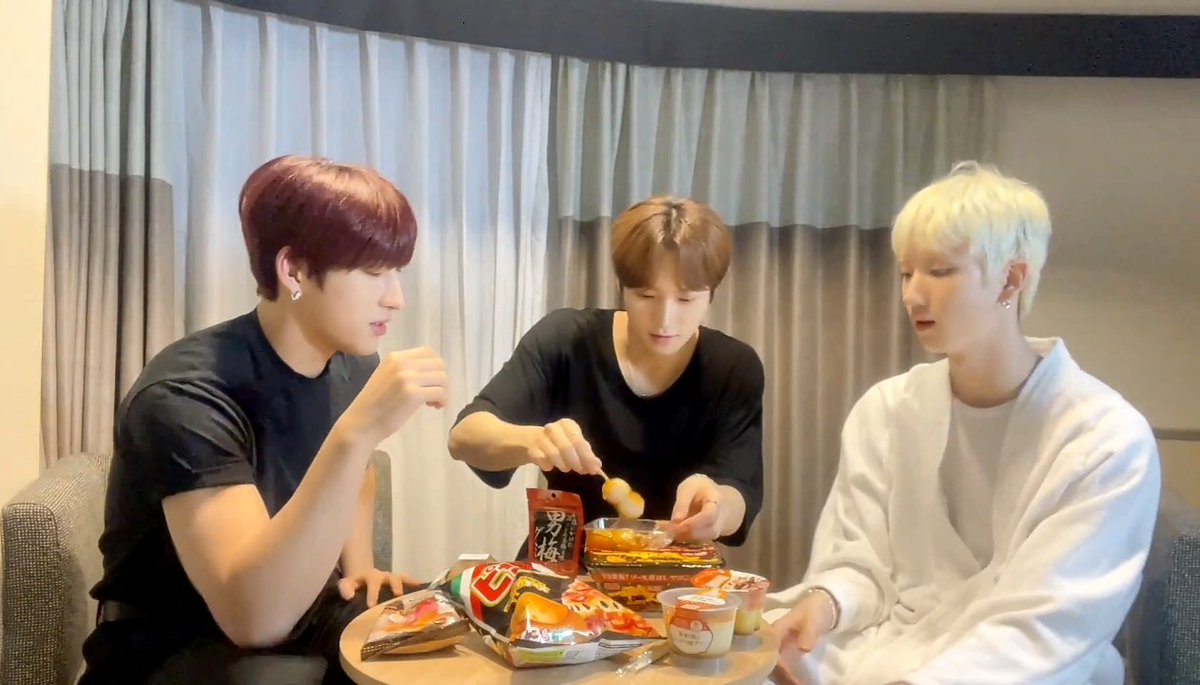 justbpics_'s tweet photo. #JUSTB_LOG JUST B trying Japanese convenience foods🍜 https://t.co/57Enjscm3z