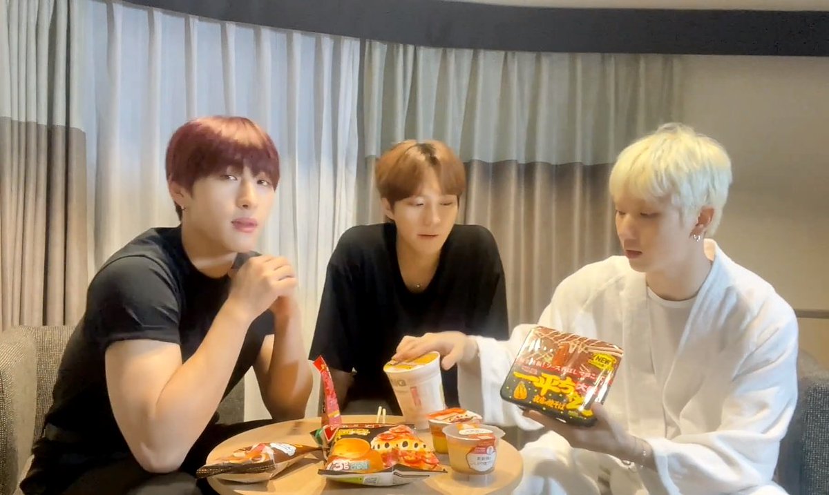 justbpics_'s tweet photo. #JUSTB_LOG JUST B trying Japanese convenience foods🍜 https://t.co/57Enjscm3z