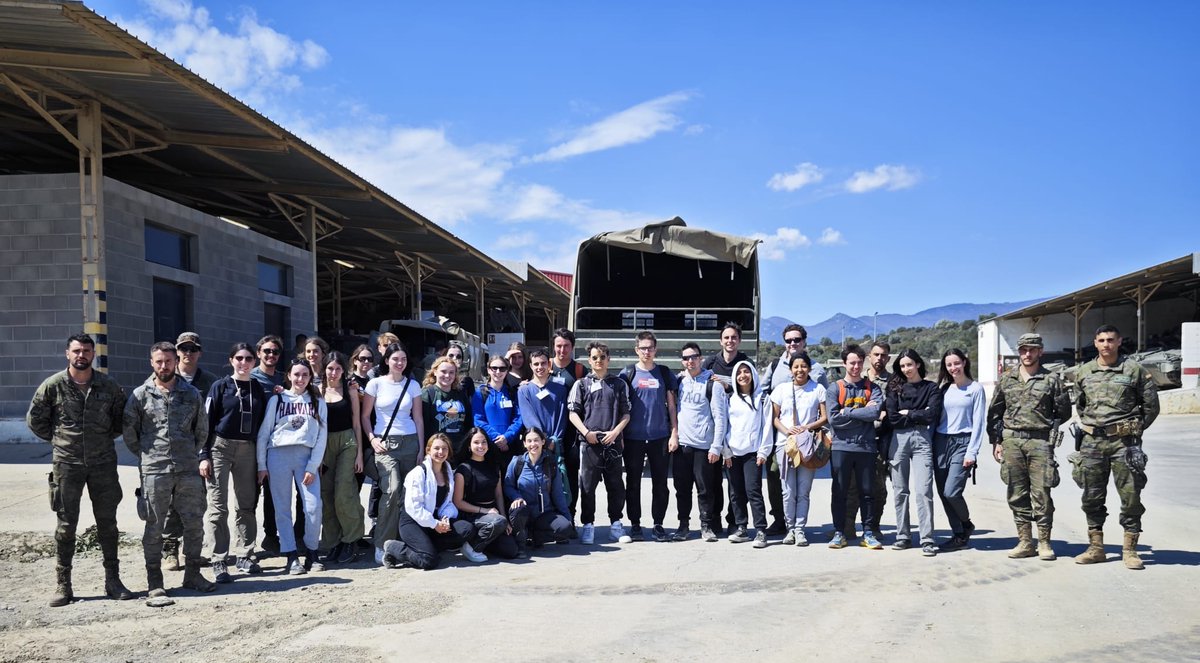 IGE_ET's tweet photo. En las 2ª Jornadas de Conocimiento del #ET para periodistas de #Cataluña, hemos tenido diferentes actividades tanto formativas como prácticas para los futuros profesionales del #periodismo junto a los Regimientos de infantería "Barcelona" 63 y "Arapiles"62 #IGE #somostuejercito🇪🇸 https://t.co/fpAhlq5RCX