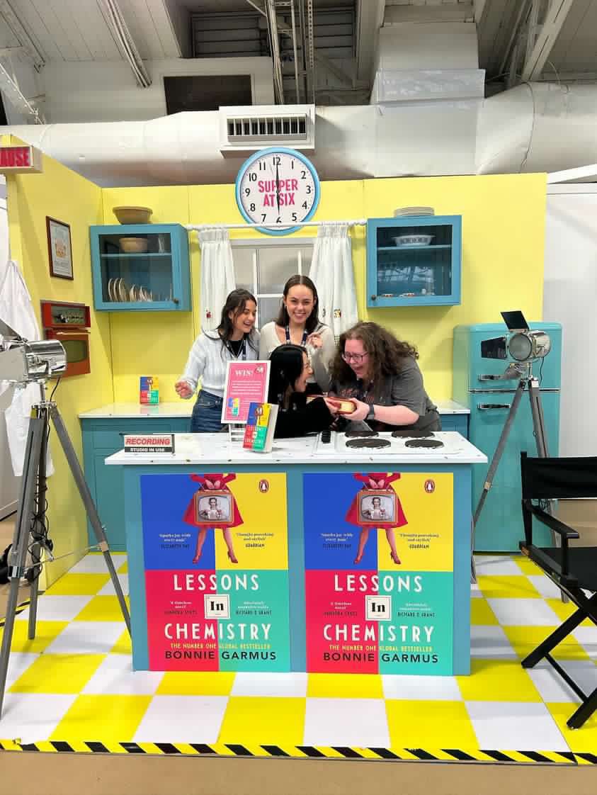 j_sscooper's tweet photo. had the best time at #LBF23 #lessonsinchemistry @DoubledayUK @buildhollywood @cacile_frdx https://t.co/hLM5KfB6I4