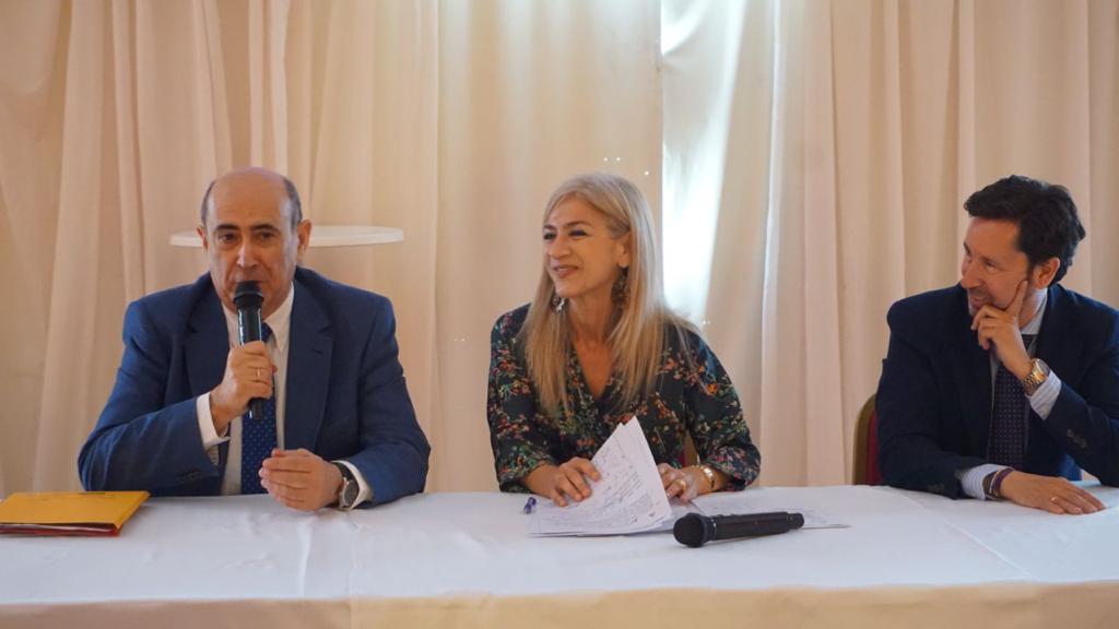 Patricia_Pozo_'s tweet image. Muchas gracias a los más de 200 directores que han participado en las XXIII Jornadas educativas organizadas por ADIAN en Rota. Una nueva muestra del compromiso de nuestros equipos directivos por la educación y por Andalucía. ¡Enhorabuena!