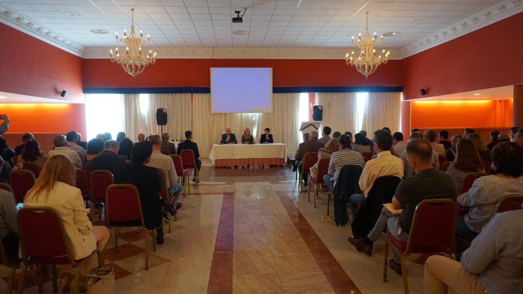 Patricia_Pozo_'s tweet image. Muchas gracias a los más de 200 directores que han participado en las XXIII Jornadas educativas organizadas por ADIAN en Rota. Una nueva muestra del compromiso de nuestros equipos directivos por la educación y por Andalucía. ¡Enhorabuena!