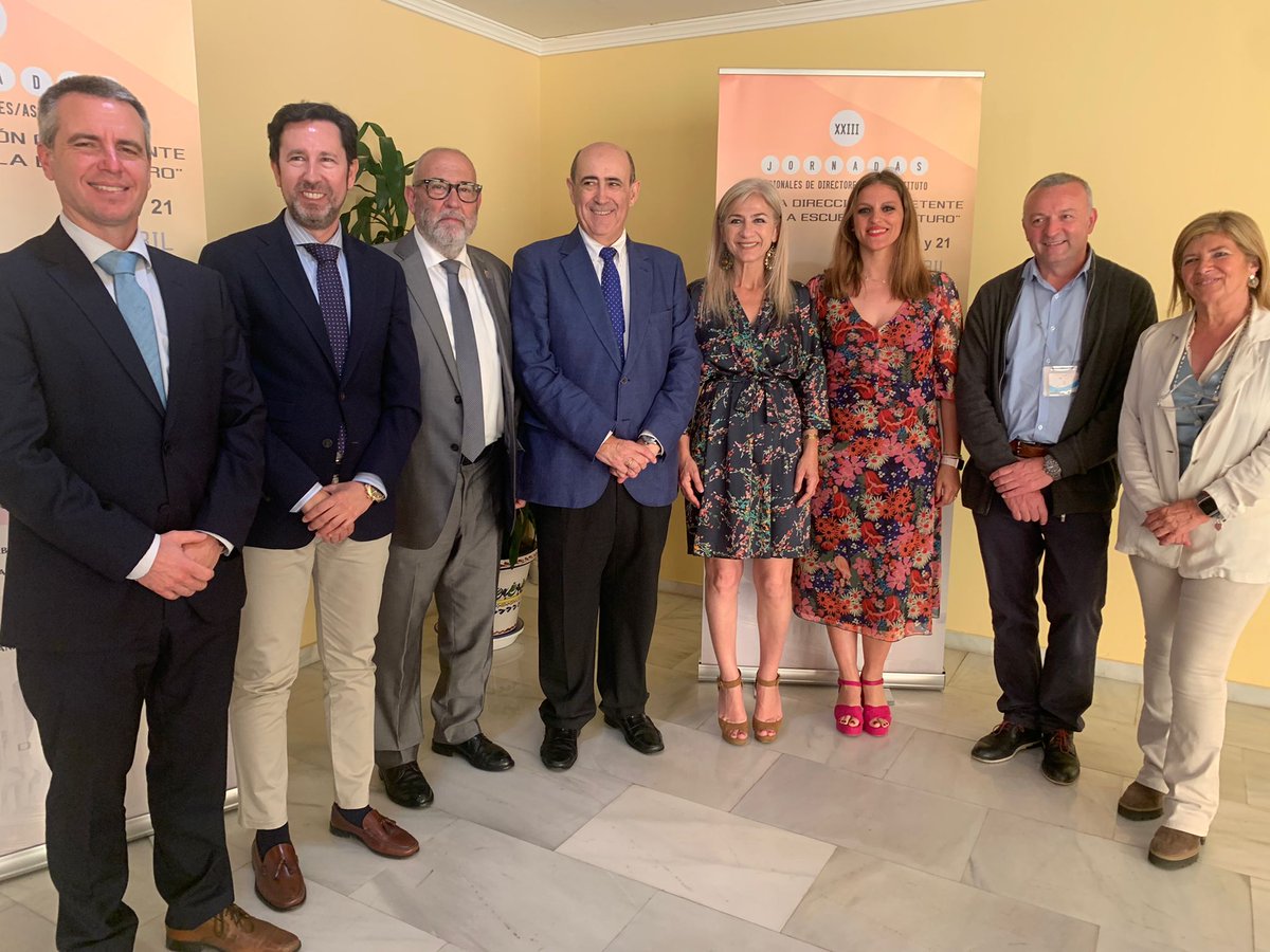 Patricia_Pozo_'s tweet image. Muchas gracias a los más de 200 directores que han participado en las XXIII Jornadas educativas organizadas por ADIAN en Rota. Una nueva muestra del compromiso de nuestros equipos directivos por la educación y por Andalucía. ¡Enhorabuena!