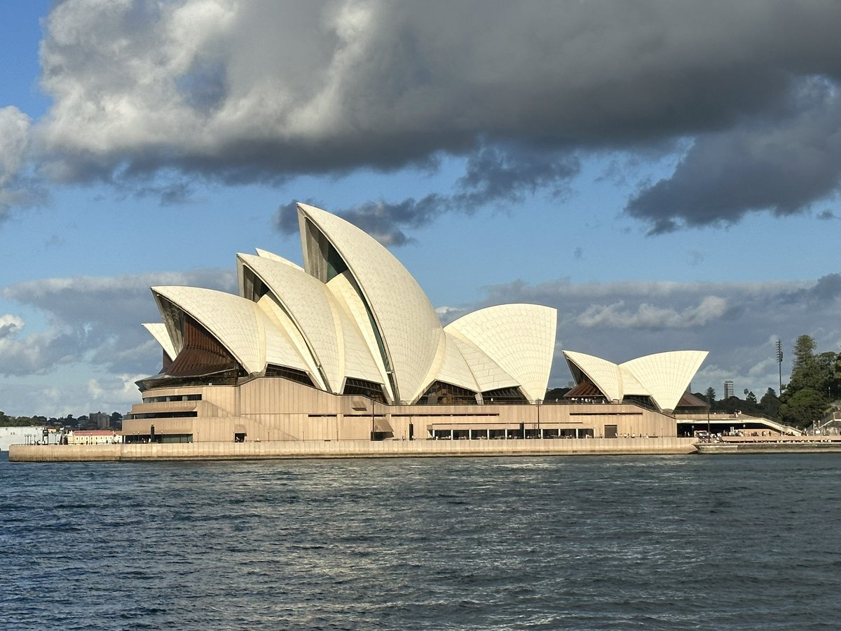 jpolszowy's tweet photo. P&O Pacifique Adventure in Sydney today. #cruiseship #PacificAdventure https://t.co/HaLg31vraL