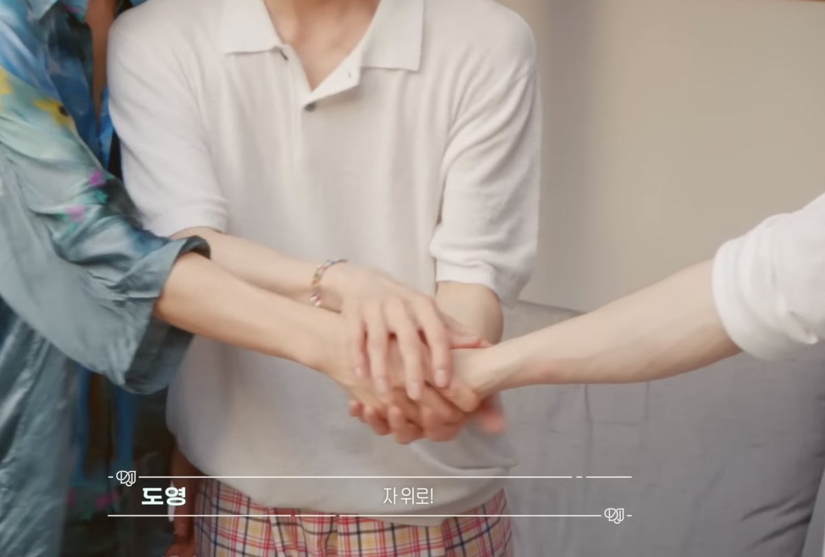 _technolily's tweet image. バカンス動画観た😭前後編あわせて1時間弱さざなみが寄せては引き、寄せては引きしているだけの(たまにヤドカリが横切っていく)誰も居ない砂浜みたいにずーっと穏やかな空間が長尺で映されていて、めちゃくちゃ満たされてしまったよ……ドジェジョンさんデビューおめでとう。