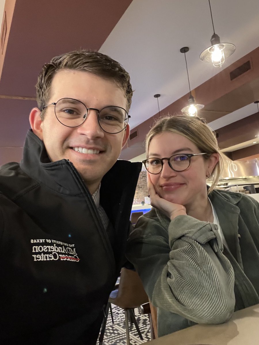 Charles_M_Bowen's tweet image. Made it to the #2023jointmeeting ⁦@the_asci⁩  to present our IMC work ⁦@MDAndersonNews⁩. Was a wild day of travel. Did not arrive until 4 am, and ⁦@SouthwestAir⁩ lost our bags (look who dressed appropriately on the flight 🫣) #vilarlab