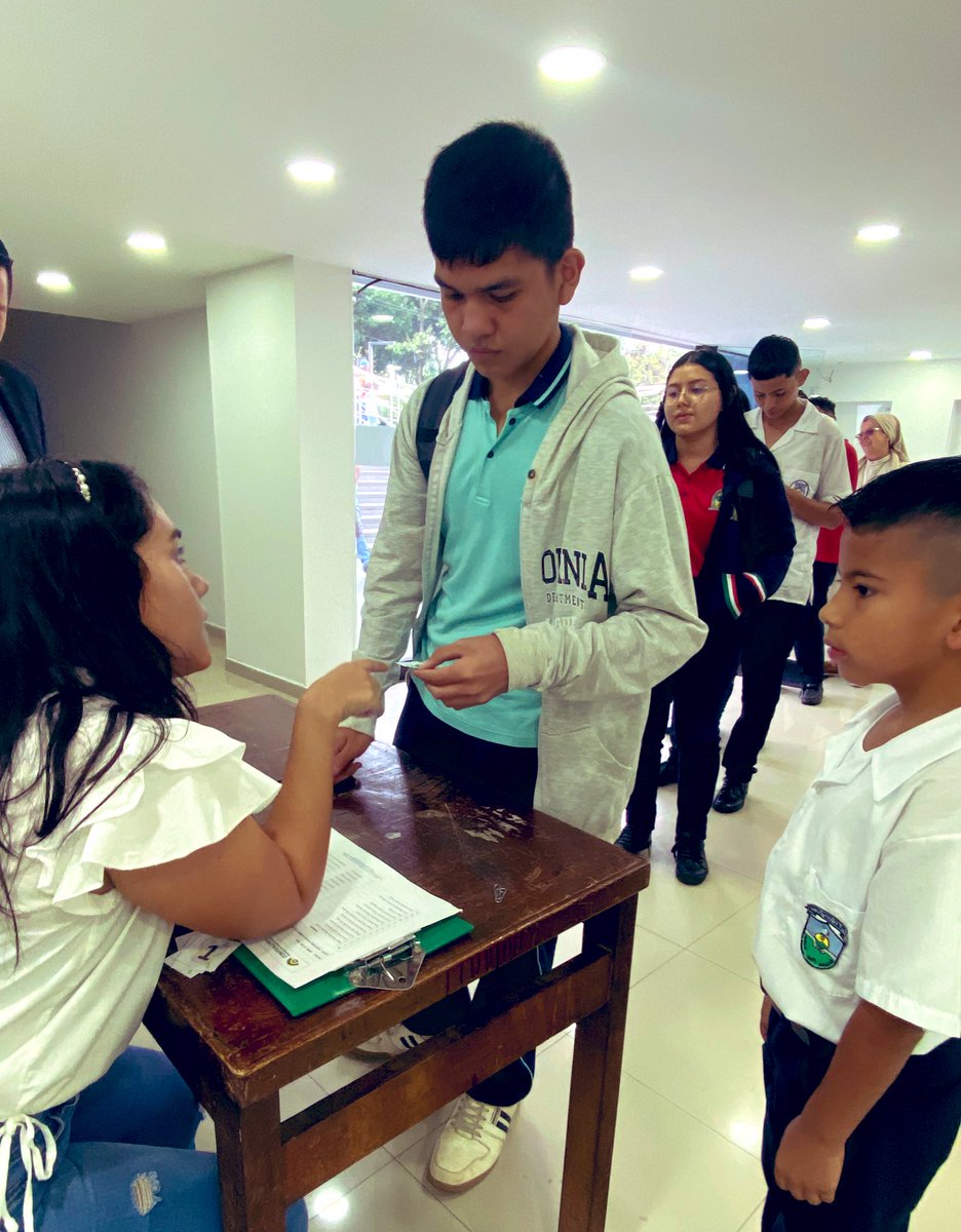 #Hoy Acto de Posesión  #ContraloresEscolares 🔍  <a href="/ContraloriaBga/">ContraloríaBga</a>