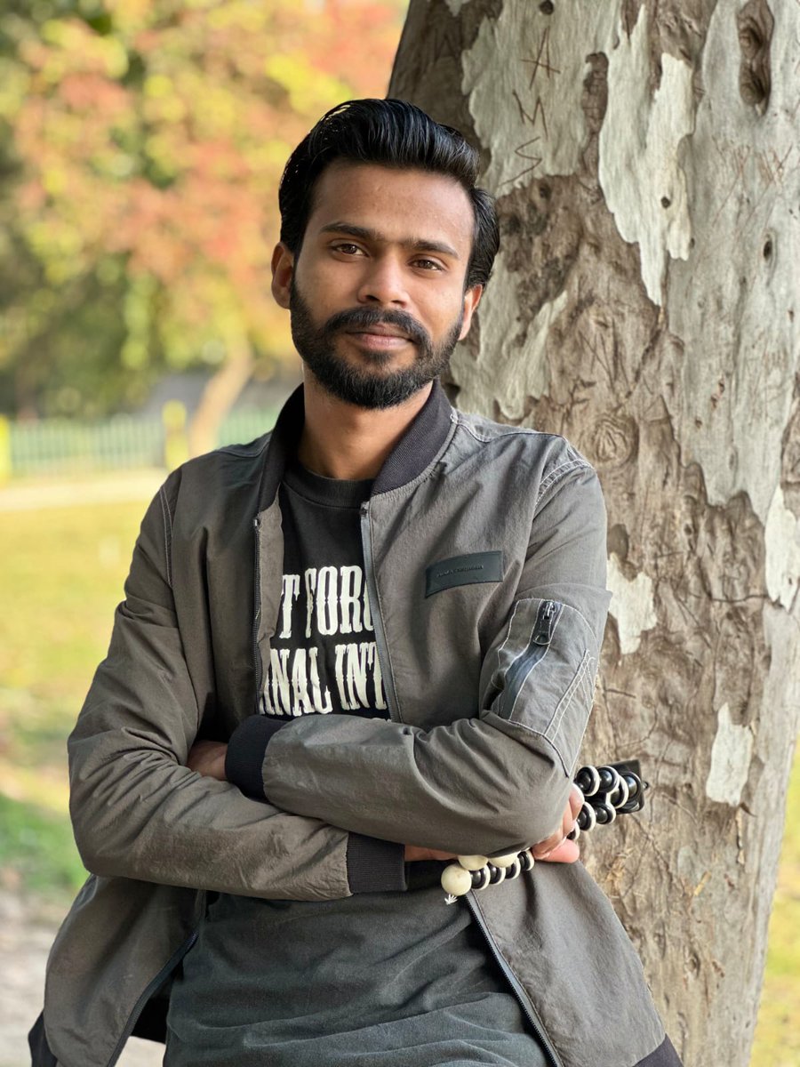 Oye_Nimi's tweet photo. سید شاہزیب گیلانی نے 
علی امین خان گنڈہ پور کے ساتھ اظہار یکجہتی کے لیے  اپنے لمبے بال کٹوا دیئے ✌️۔۔

#releasealiaminkhan https://t.co/lJ4a50hozY
