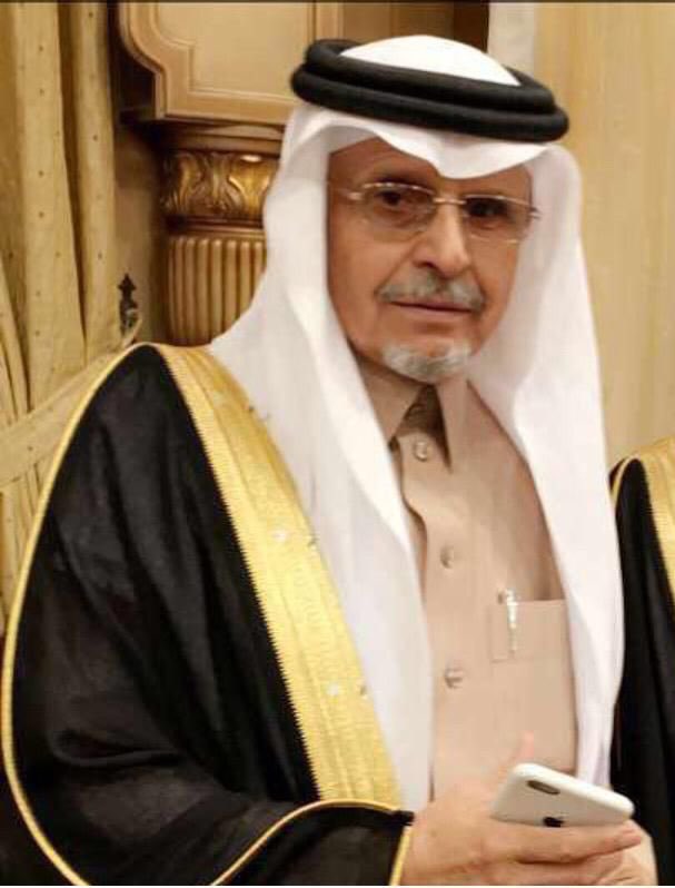 alshareef_elham's tweet photo. ويأتي عيد لاتكون عيده.. لاتكون سعده وسعادته.. لاتكون من نهرع إلى ابتسامته لتكون عيدنا لاتكون البشاشة التي تهدينا الحب في كلمة لطيفة ولفتة مرحة..لاتكون سعدنا وروح كل الأعياد..
رحمك الله حبيبي الغالي وعوضك عن عيدنا بعيد مع الأحباب في عليين..وعوضنا بحبيبنا والدي الغالي حفظه الله 🤍 https://t.co/oAxSFbaWAH