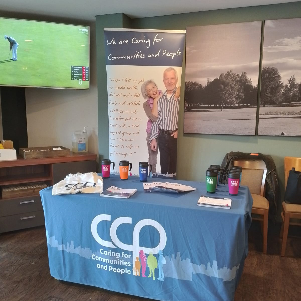 The weather hasn’t deterred players for the @circle2success golf day! We’re delighted to be one of the charity beneficiaries, with people stopping by at our Fore-some stand🏌️‍♀️🏌️‍♂️⛳️ #GlosBiz #Golf #Fundraising