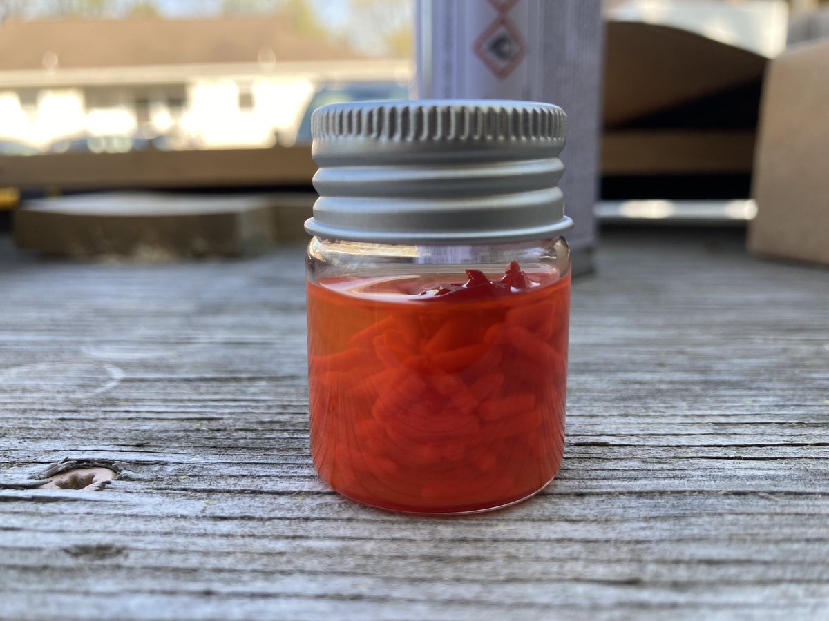 GimmeBuilds's tweet image. Trying something today. Let’s try to make #PETGGlue with some Chemical X and PETG. Hopefully this will make it a brush on thickness. 🤞 #3DPrinting #MakersMaking