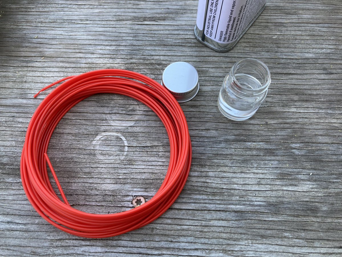 GimmeBuilds's tweet image. Trying something today. Let’s try to make #PETGGlue with some Chemical X and PETG. Hopefully this will make it a brush on thickness. 🤞 #3DPrinting #MakersMaking