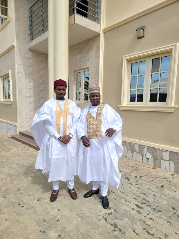 MusaAda30138611's tweet photo. Barka da sallah. https://t.co/6v8sg9njAF