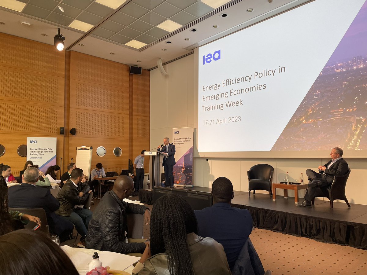 vida_rozite's tweet photo. Honored to have the Italian ambassador to the OECD HE Sabbatucci at our closing ceremony of the @IEA Energy Efficiency Training Week supported by the Digital Demand Driven Electricity Networks 3DEN initiative with a course on smart grids and cities @e_vignola @BrianRMotherway https://t.co/99XXB1sELV