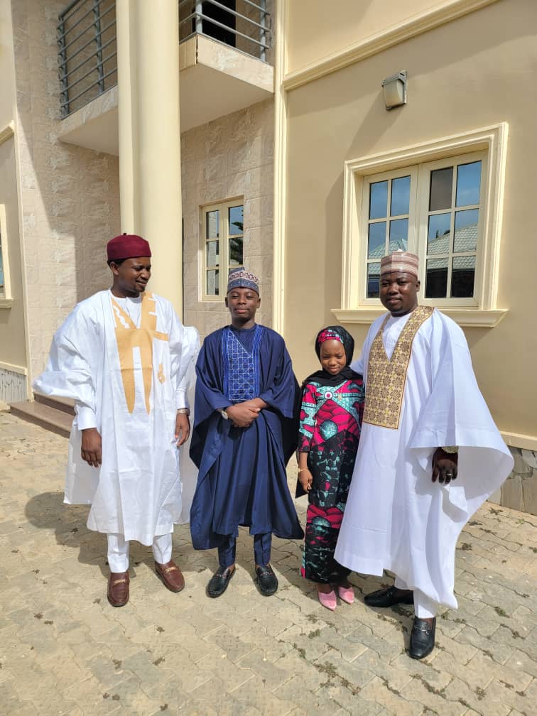 MusaAda30138611's tweet photo. Barka da sallah. https://t.co/6v8sg9njAF