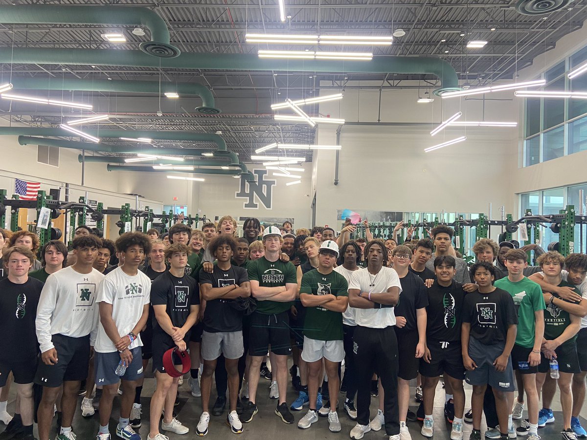 NNCoachJones's tweet photo. Congrats to our hard hatters of the week:
@eliasb_27 

@LukeFreeland4 

Great job bringing it!
#Got23arnit https://t.co/guer1WnEto