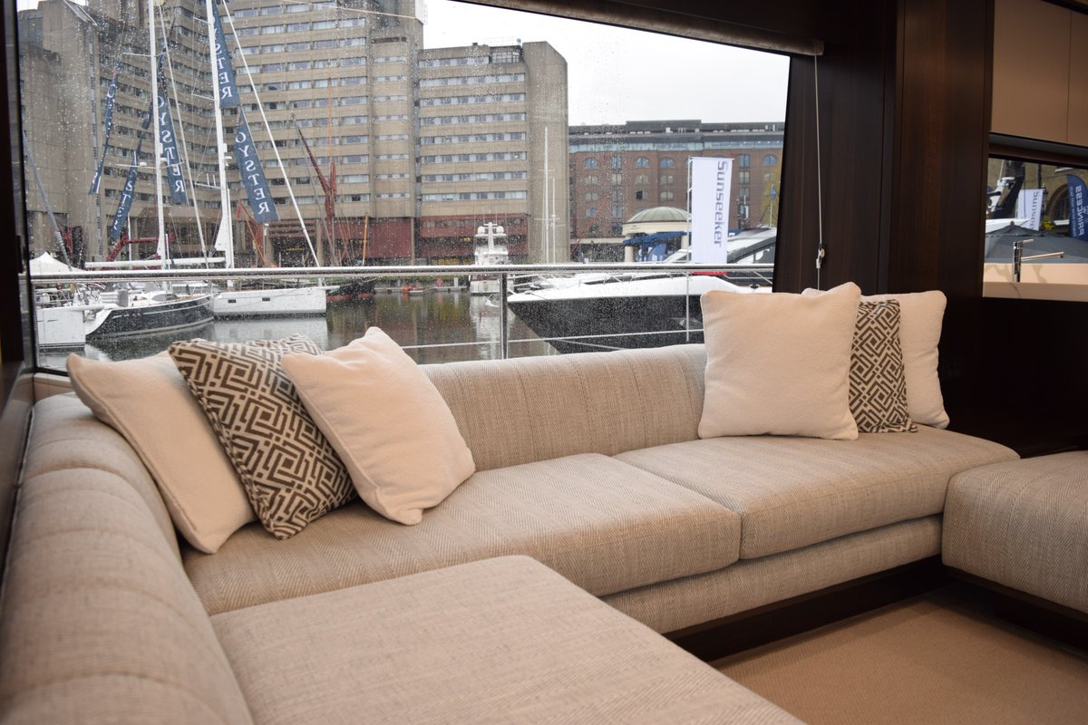 LDNluxafloat's tweet photo. The Sunseeker 76 Yacht is the definition of luxury. Step aboard this beautiful boat and enjoy a chilled glass of champagne at the Sunseeker Whispering Angel bar. @SSLondonGroup 

Tickets are still available for the last two days of the show: https://t.co/CuxqcHQE9w https://t.co/fMeUSey9pQ