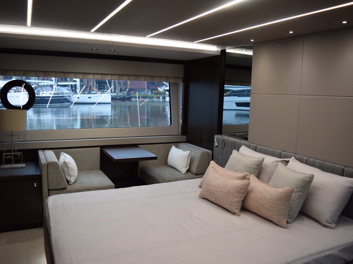 The Sunseeker 76 Yacht is the definition of luxury. Step aboard this beautiful boat and enjoy a chilled glass of champagne at the Sunseeker Whispering Angel bar. @SSLondonGroup 

Tickets are still available for the last two days of the show: londonluxuryafloat.com/tickets