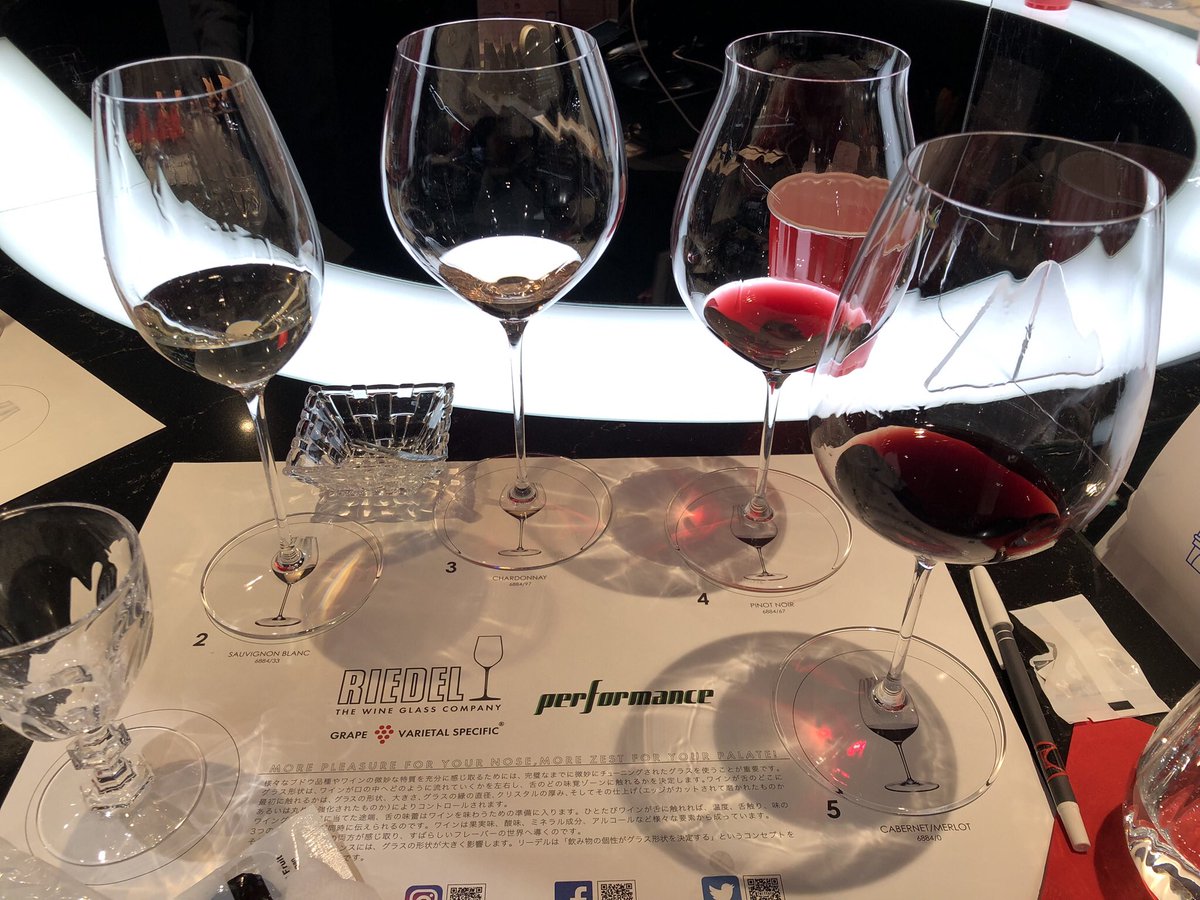 akaridoc's tweet photo. リーデル銀座店ワイングラス・テイスティ��グ −国産ドライフルーツ付き−
グラスが違うと香りも味も全然異なることを、五感の鈍い私でも改めて感じました。
お安いワインでもグラスを合わせると美味しく飲めそう🍷
受講料より5000円も高い、使用したのと同じテイスティングセットのお土産付き😲 https://t.co/tn02CDkZxK