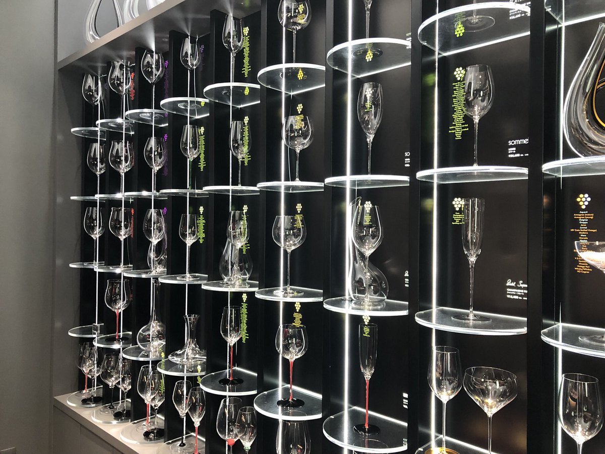 akaridoc's tweet photo. リーデル銀座店ワイングラス・テイスティ��グ −国産ドライフルーツ付き−
グラスが違うと香りも味も全然異なることを、五感の鈍い私でも改めて感じました。
お安いワインでもグラスを合わせると美味しく飲めそう🍷
受講料より5000円も高い、使用したのと同じテイスティングセットのお土産付き😲 https://t.co/tn02CDkZxK