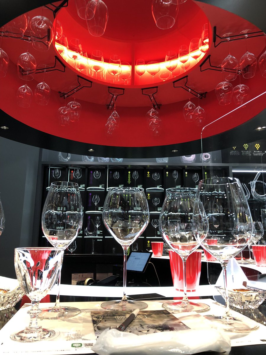 akaridoc's tweet photo. リーデル銀座店ワイングラス・テイスティ��グ −国産ドライフルーツ付き−
グラスが違うと香りも味も全然異なることを、五感の鈍い私でも改めて感じました。
お安いワインでもグラスを合わせると美味しく飲めそう🍷
受講料より5000円も高い、使用したのと同じテイスティングセットのお土産付き😲 https://t.co/tn02CDkZxK