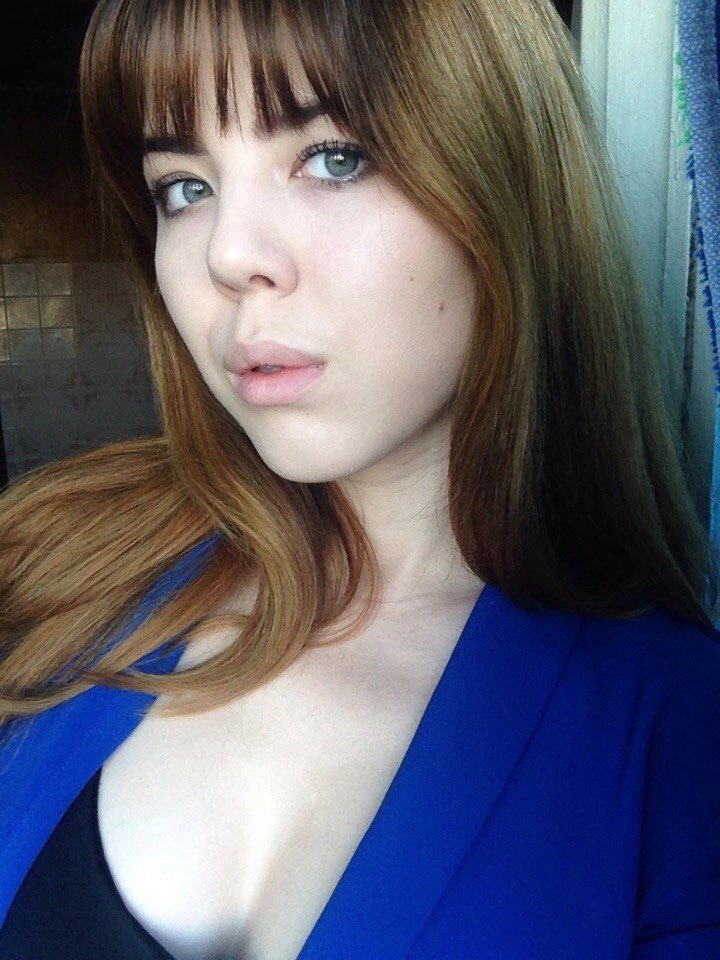 Today I woke up with the feeling that I want to change something in myself again 

Guess what I came up with? 
On the left is me, only 5 years younger 😂