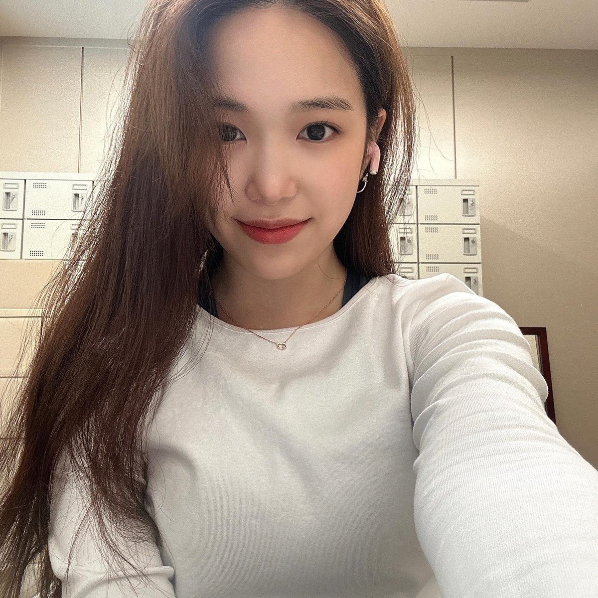 alluring_cherry's tweet photo. 230421 첼스타그램

오랜만에 셀카!!🫶
#성나연 #레이첼 #에이프릴 https://t.co/3GExHK8AGv