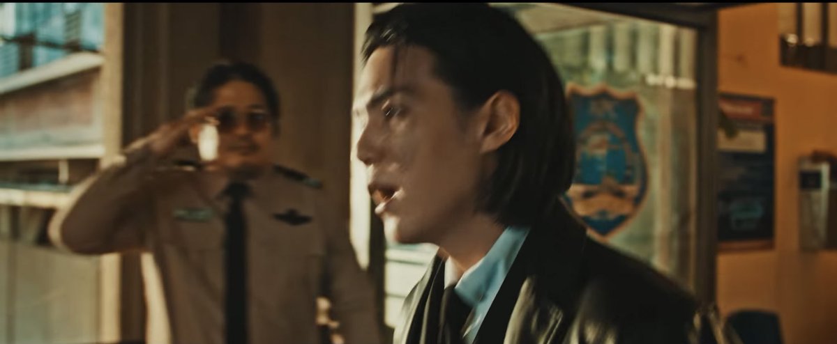 0613frames's tweet photo. Cinematographer Nam Hyunwoo cameo in the background 😭 Just like when he was in the space suit for The Astronaut https://t.co/T8IPecDXPu