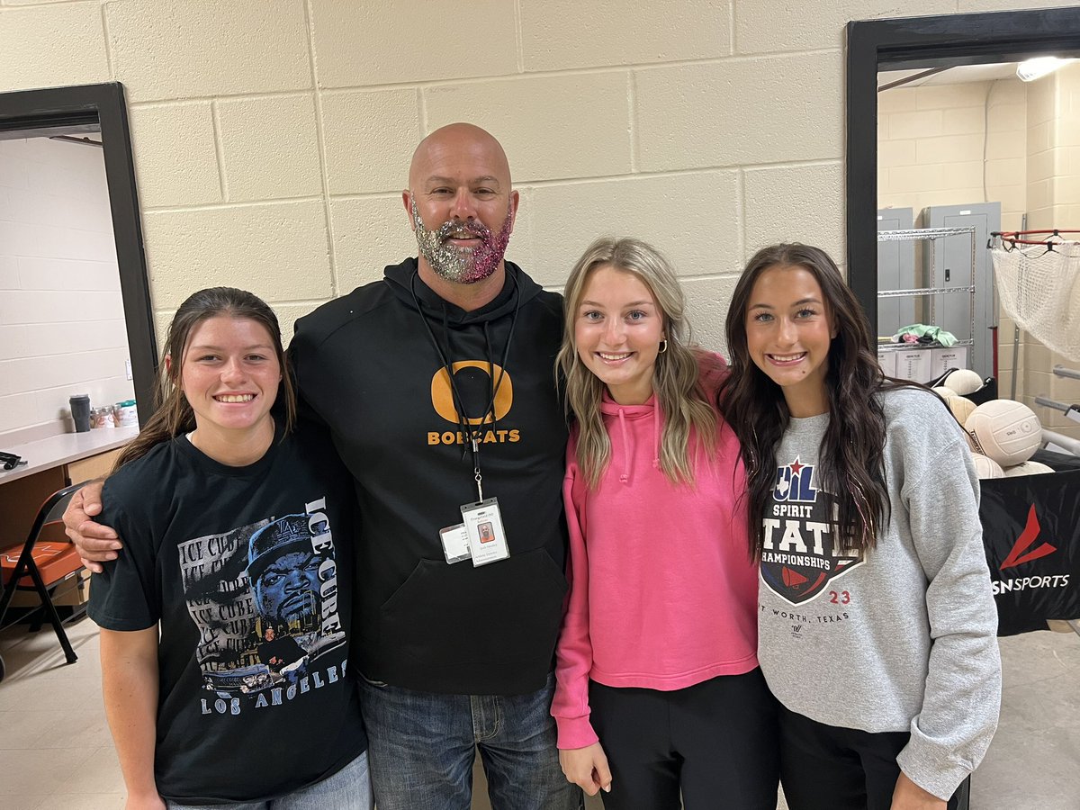 coachsmalley23's tweet photo. When you tell @ohs___softball if they win District they can glitter your beard. #PayYourDay! https://t.co/bWUie5ms3I