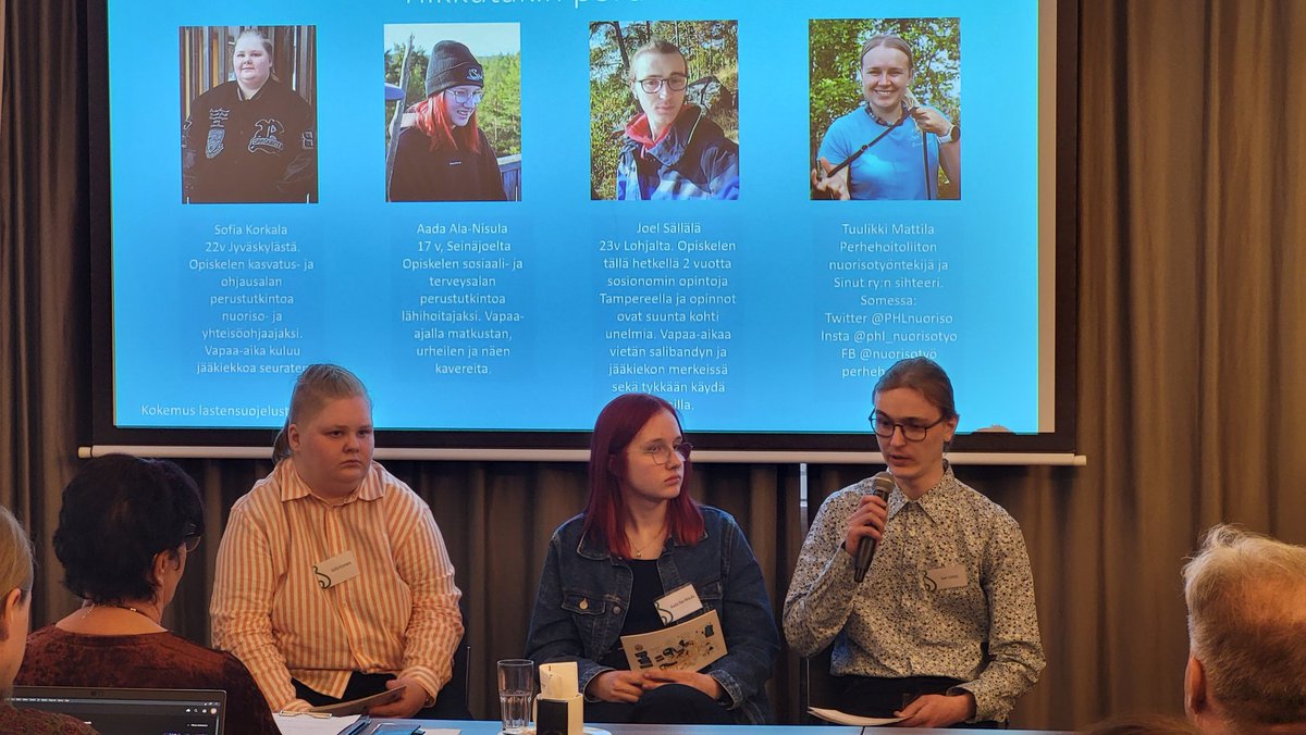 Perhehoitoliitto 40v juhlaseminaarissa terveisiä sijoitetuilta nuorilta: "Kysy kuulumisia vain jos haluat todella kuulla nuorelta rehellisen vastauksen". ❤️

#perhehoito40 #PerhehoidonParhaaksi