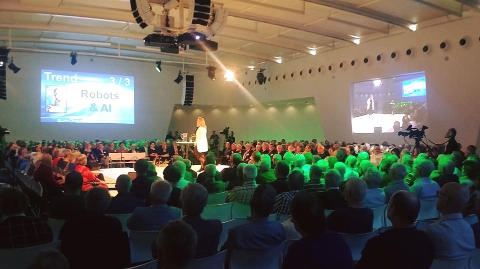 sprekershuysnl's tweet photo. Huysgenoot @liekelamb en @RichardLamb zijn al jaren de trendwatchers als het gaat om live communicatie én experience marketing. Hun bevindingen over de nabije toekomst? Je leest het in dit artikel!👇 @EventBrancheNL 
https://t.co/AzCst7SWAY https://t.co/1ua9lpThtT