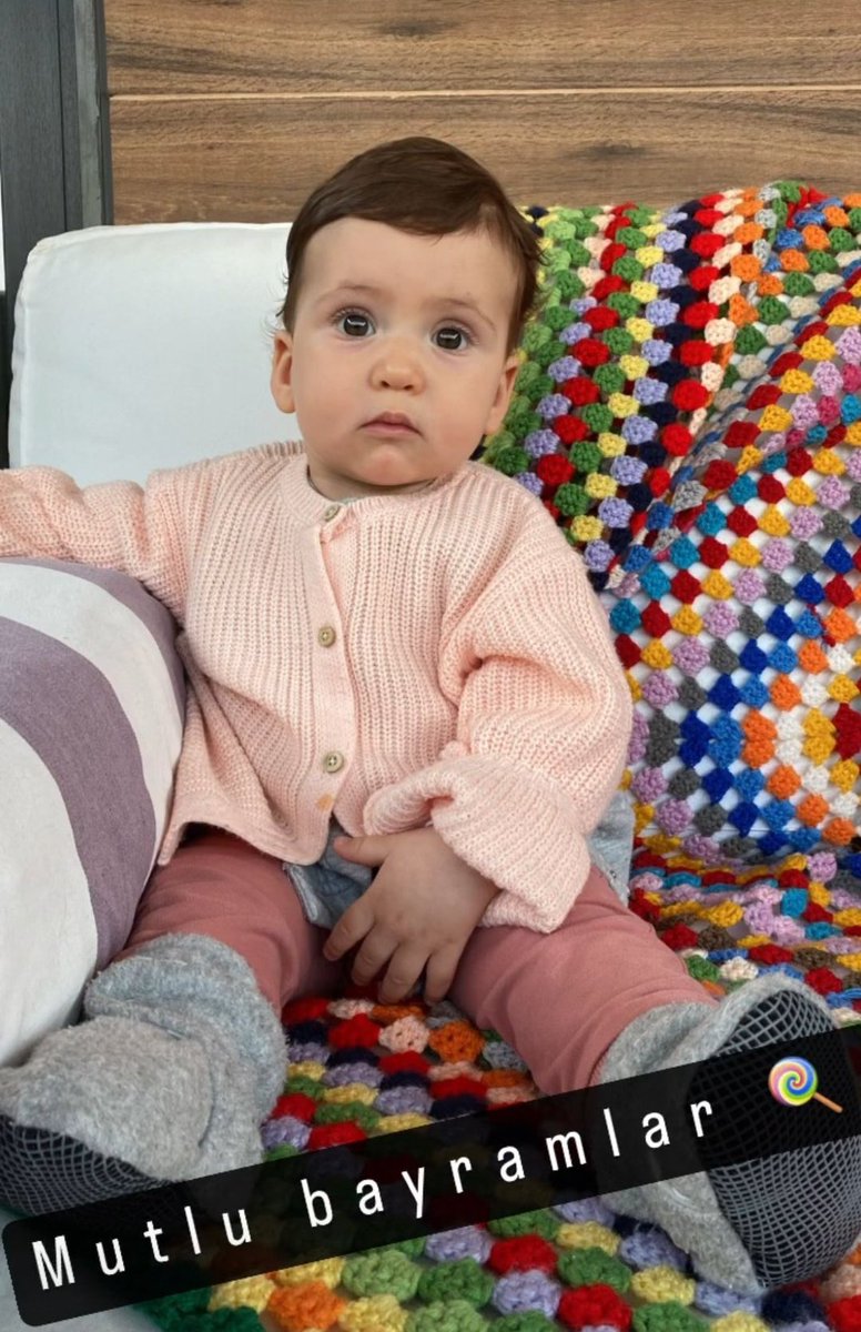 dizianaIiz's tweet photo. Taner Ölmez ve Ece Çeşmioğlu çiftinin kızı Zeynep. ❤️🧿 https://t.co/Vgzg2V6Kor