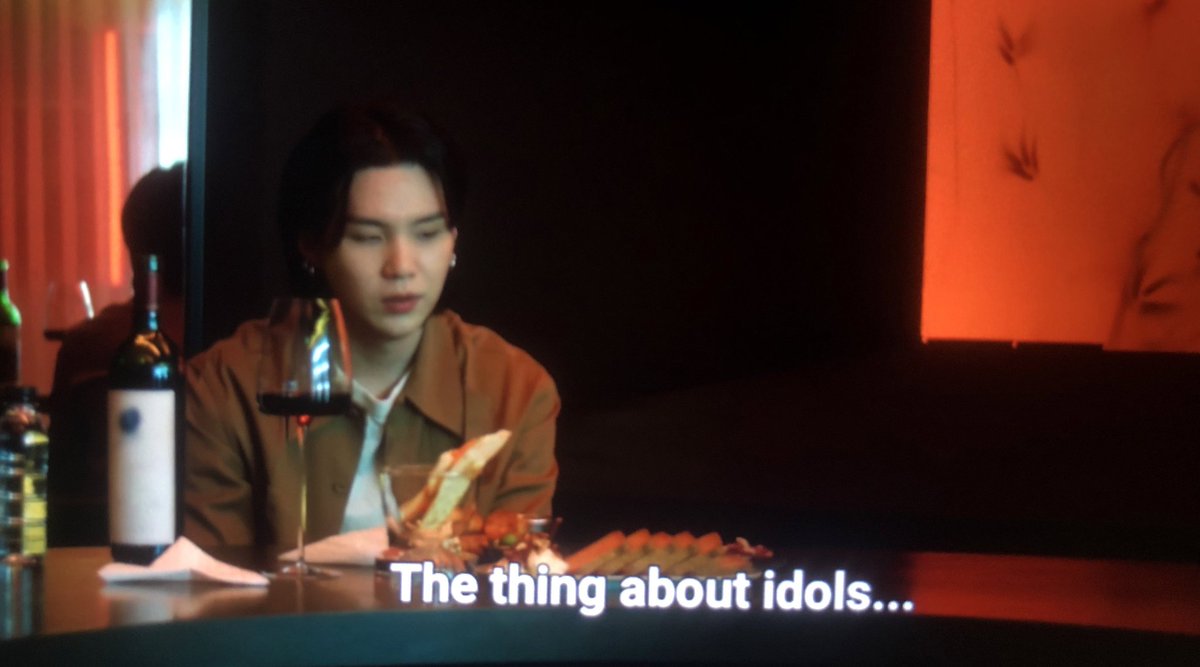 findbts_'s tweet photo. “O lance sobre idols é que não precisamos cometer um crime ou algo controverso para as pessoas tirarem de contexto e nos julgarem. Nunca consegui entender a mentalidade daquelas pessoas. Como quando um ídolo fuma em um MV, digamos que sou criticado por isso aos 31 anos" 
— Yoongi https://t.co/9gpPAv8EAF