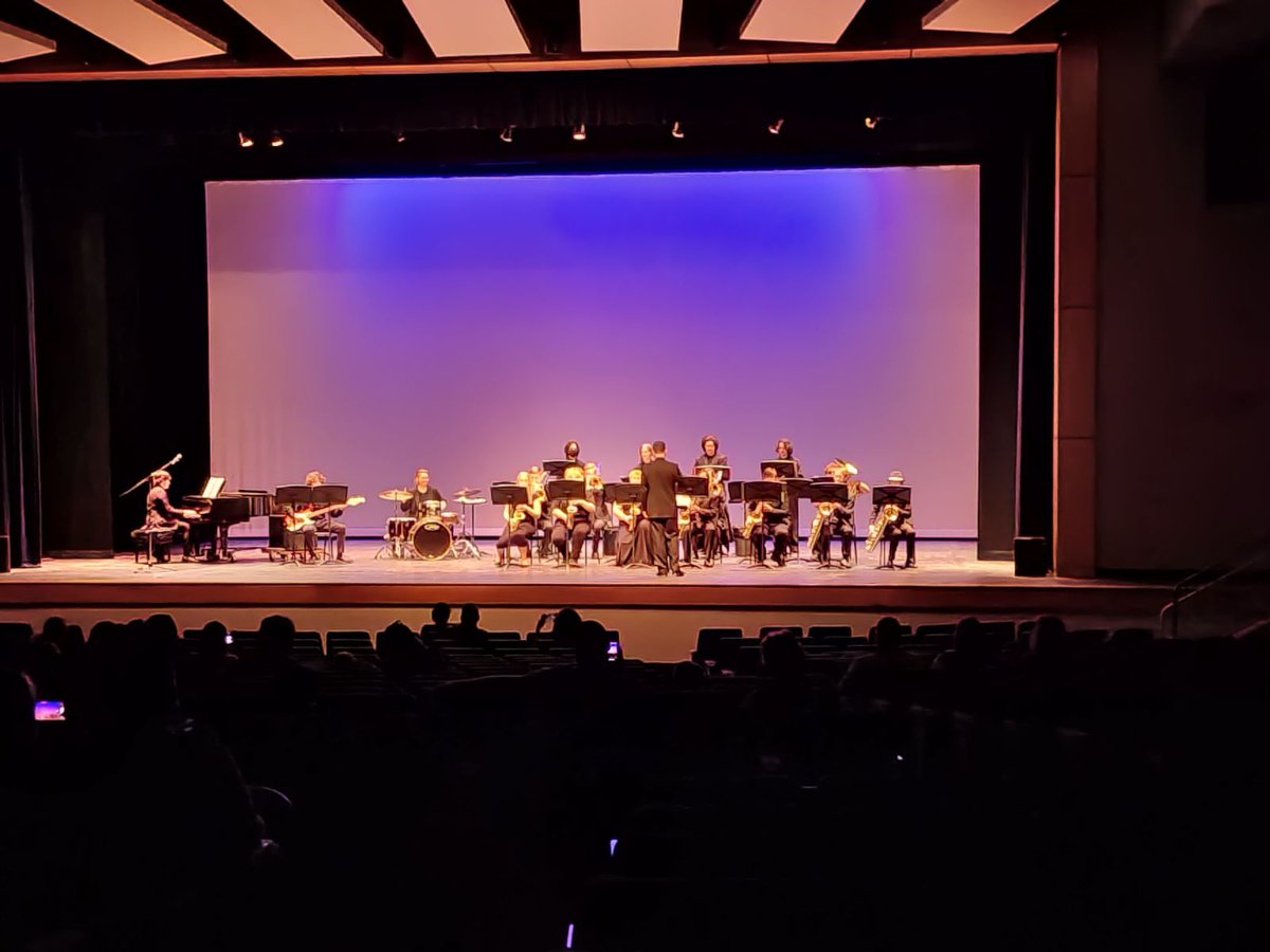 jpin97's tweet photo. @WCHSWolves jazz concert 2023 #greatshow #jazz #arts #freemusic https://t.co/TzGLKpINf7