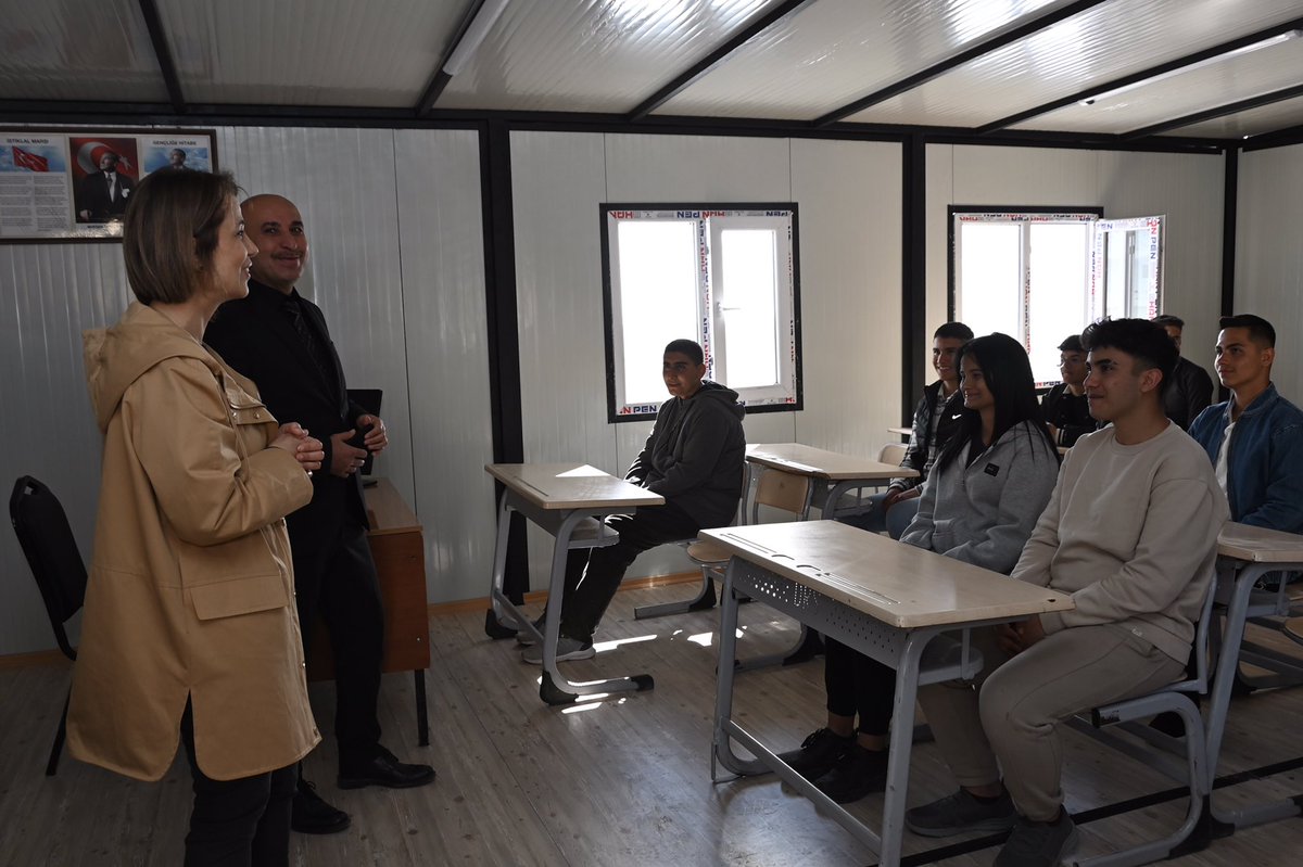 📍Malatya / Nevşehir Konteyner Dersliği

#RamazanBayramı nedeniyle #Malatya’ya görevlendirilen Valimiz İnci Sezer Becel, Nevşehir Mesleki ve Teknik Anadolu Lisesi öğretmen ve öğrencileri tarafından üretilerek;⤵️