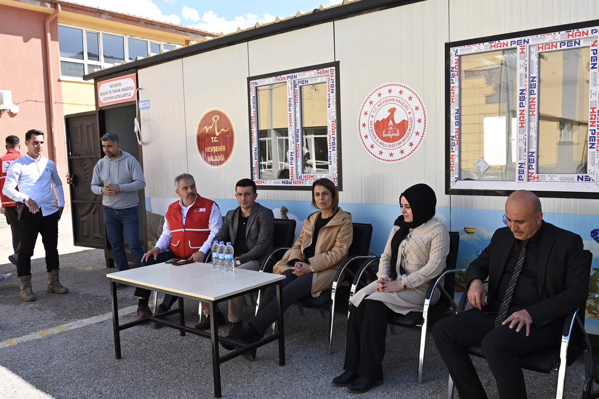 ➡️Malatya’da eğitim faaliyetlerine başlayan konteyner dersliği ziyaret ederek, öğrencilerin bayramını tebrik etti.