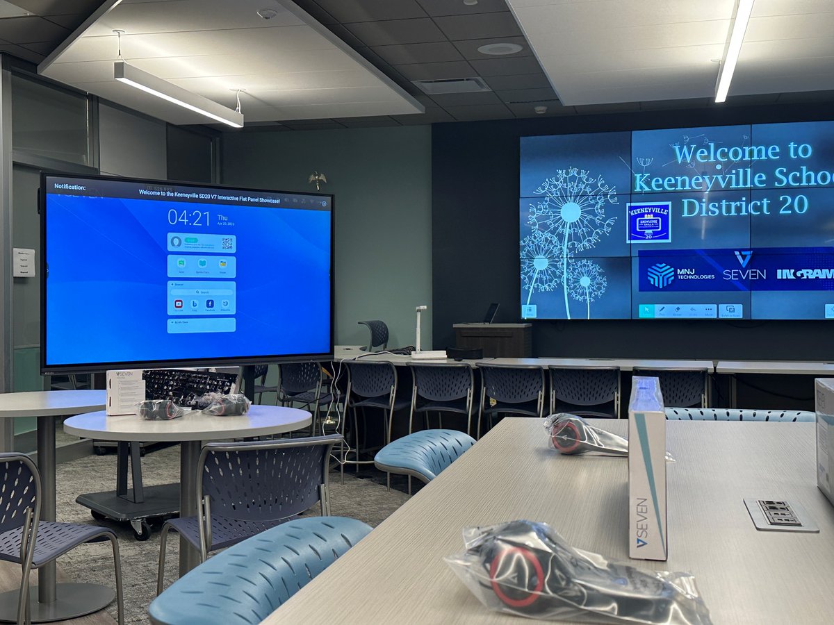 EngstromJen's tweet photo. It was a successful evening showcasing our V7 interactive flat panels! @V7IngramMicro @MNJTechnologies 
Kudos to our teachers who did an amazing job sharing their experiences. #esd20learns @msvrettos @MrsW_art @misswilliamsg5 @missdepa2 @TeachingIsLear1 I am so thankful for you💕 https://t.co/m2thx3Kwb8